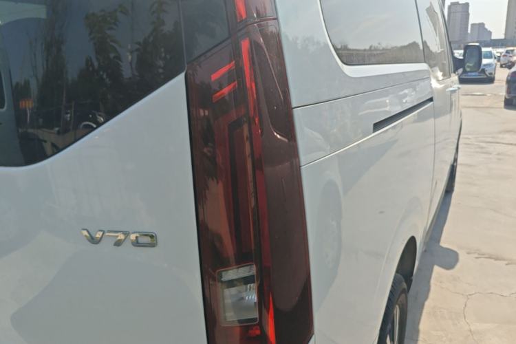 Used SAIC MAXUS Xintu V70 2023 2.0T Luxury Edition Automatic Long Wheelbase Mid-Roof 9-Seater Exterior 3