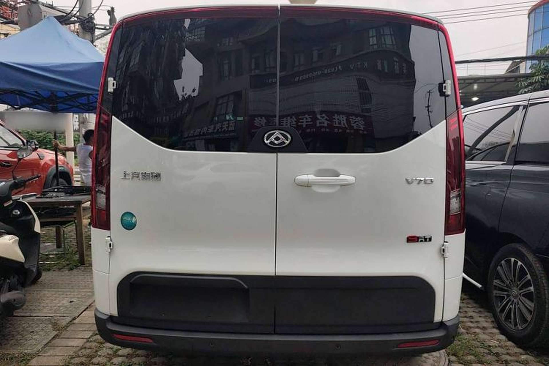 Used SAIC MAXUS Xintu V70 2023 2.0T Elite Edition Automatic Short Wheelbase Low Roof – 5/6 Seats Exterior 4