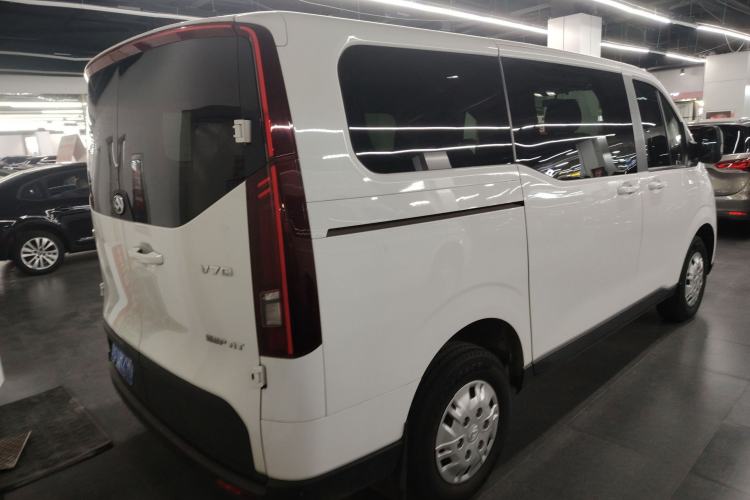 Used SAIC MAXUS Xintu V70 2023 2.0T Elite Edition Automatic Short Wheelbase Low Roof – 5/6 Seats Exterior 5