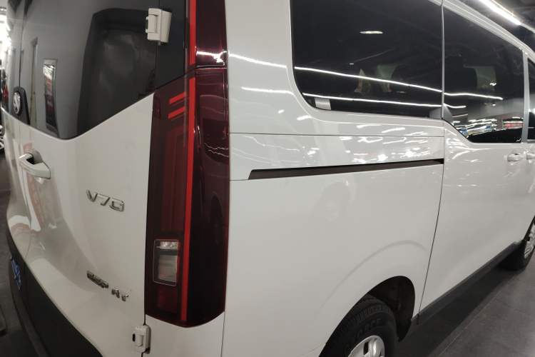 Used SAIC MAXUS Xintu V70 2023 2.0T Elite Edition Automatic Short Wheelbase Low Roof – 5/6 Seats Exterior 6