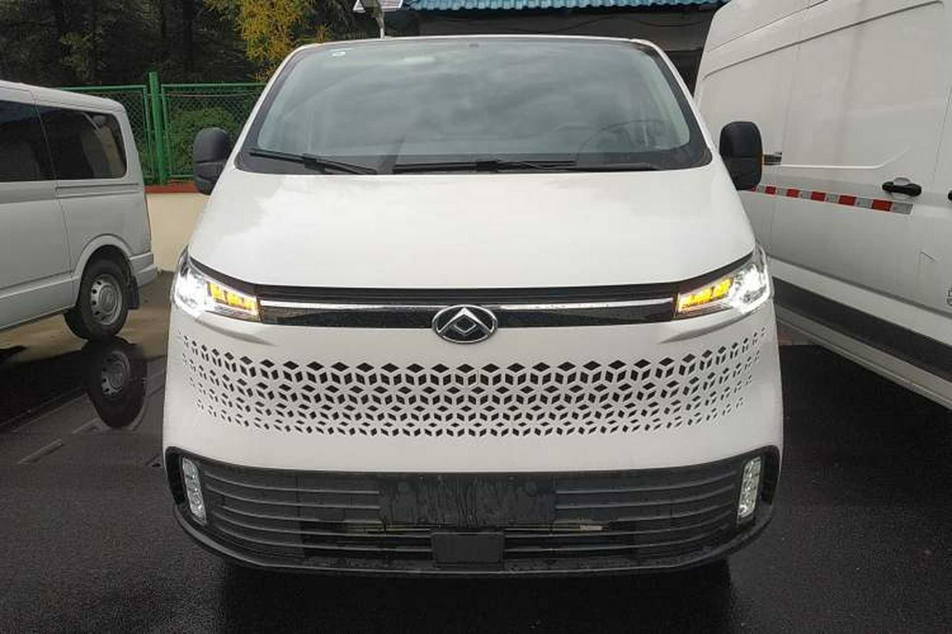 Used SAIC MAXUS Xintu V70 2023 2.0T Elite Edition Automatic Short Wheelbase Low Roof – 5/6 Seats Front