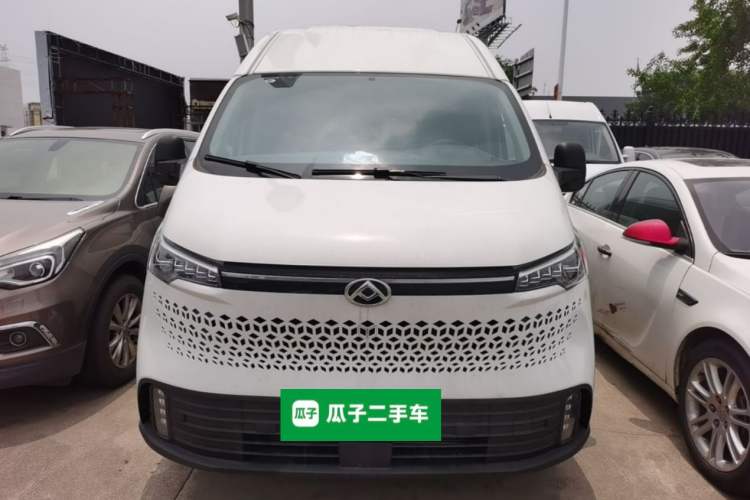 Used SAIC MAXUS Xintu V70 2023 2.0T Elite Edition Automatic Long Wheelbase Mid-Height 6/7 Seats Front