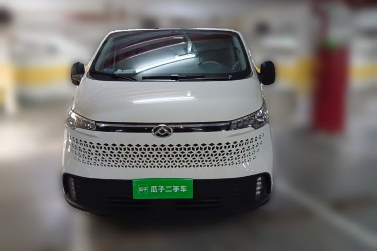 Used SAIC MAXUS Xintu V70 2023 2.0T Elite Edition Manual Transmission Short Wheelbase Low Roof 5/6 Seats (125 hp) Front
