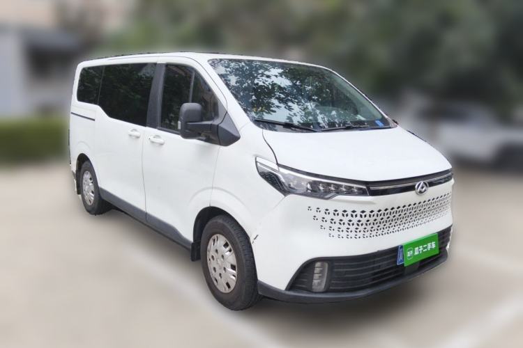 Used SAIC MAXUS Xintu V70 2023 2.0T Elite Edition Manual Transmission Short Wheelbase Low Roof 5/6 Seats (125 hp) Front Right 45 Deg