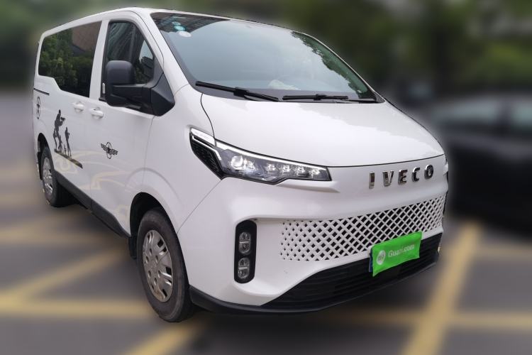 Used SAIC MAXUS Xintu V70 2023 2.0T Elite Edition Manual Transmission Short Wheelbase Low Roof 5/6 Seats (125 hp) Front Right 45 Deg