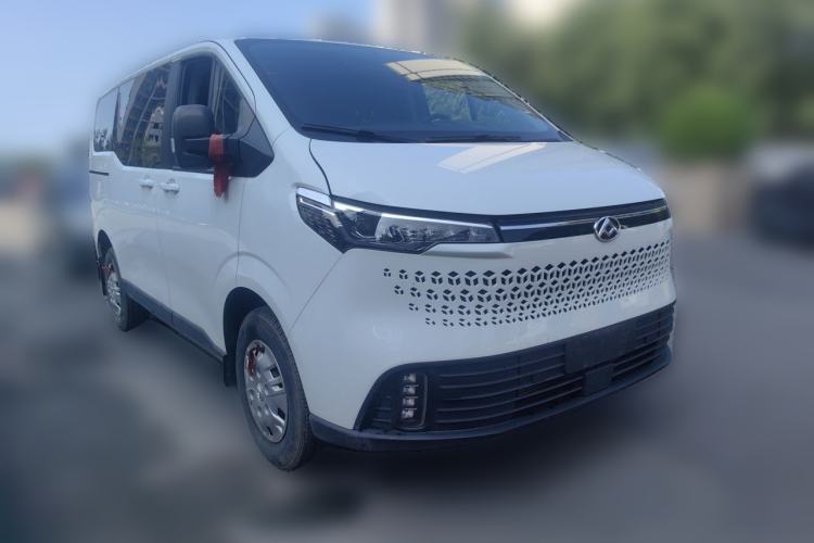 Used SAIC MAXUS Xintu V70 2023 2.0T Elite Edition Automatic Short Wheelbase Low Roof – 5/6 Seats Front Right 45 Deg