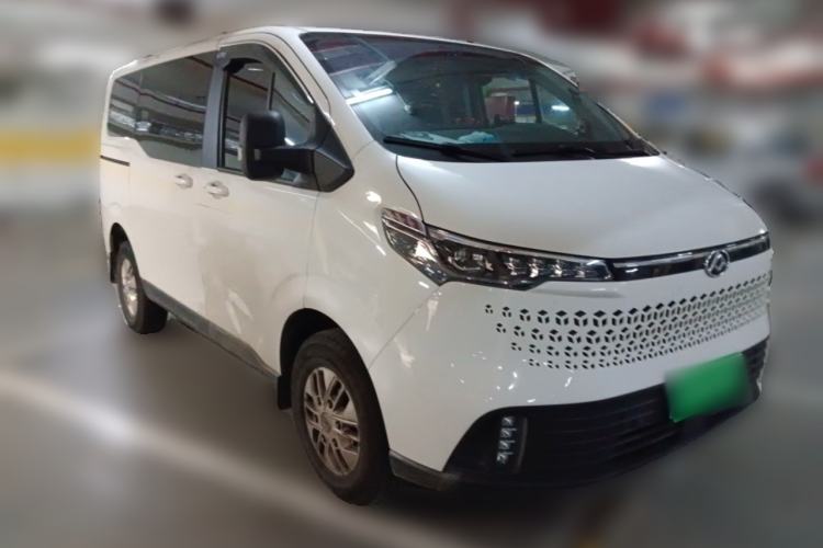 Used SAIC MAXUS Xintu V70 2023 2.0T Elite Edition Manual Transmission Short Wheelbase Low Roof 5/6 Seats (125 hp) Front Right 45 Deg