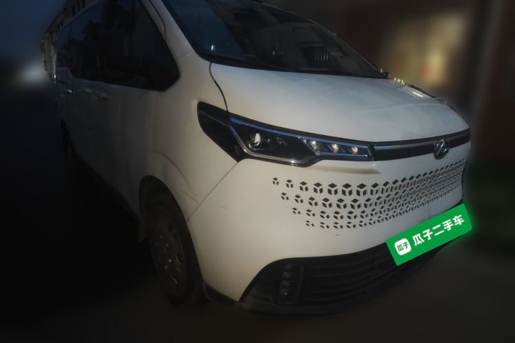 Used SAIC MAXUS Xintu V70 2023 2.0T Elite Edition Automatic Short Wheelbase Low Roof – 5/6 Seats Front Right 45 Deg