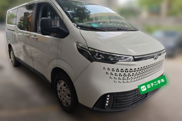 Used SAIC MAXUS Xintu V70 2023 2.0T Elite Edition Automatic Long Wheelbase Low Roof – 6/7 Seats Front Right 45 Deg
