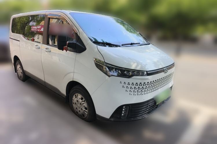 Used SAIC MAXUS Xintu V70 2023 2.0T Elite Edition Automatic Short Wheelbase Low Roof – 5/6 Seats Front Right 45 Deg