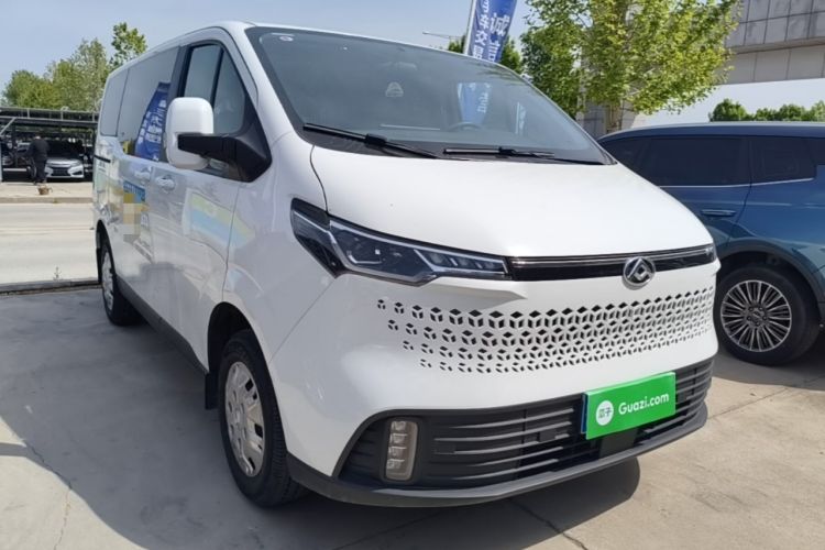 Used SAIC MAXUS Xintu V70 2023 2.0T Elite Edition Manual Transmission Short Wheelbase Low Roof 5/6 Seats (125 hp) Front Right 45 Deg