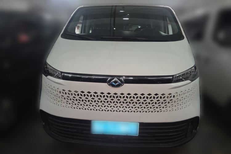 Used SAIC MAXUS Xintu V70 2023 2.0T Elite Edition Manual Transmission Short Wheelbase Low Roof 5/6 Seats (125 hp) Front