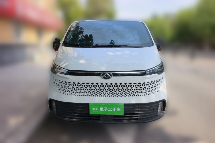 Used SAIC MAXUS Xintu V70 2023 2.0T Elite Edition Automatic Short Wheelbase Low Roof – 5/6 Seats Front