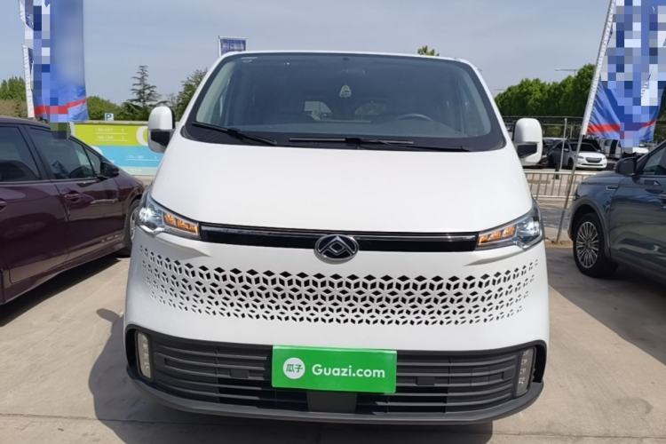 Used SAIC MAXUS Xintu V70 2023 2.0T Elite Edition Manual Transmission Short Wheelbase Low Roof 5/6 Seats (125 hp) Front