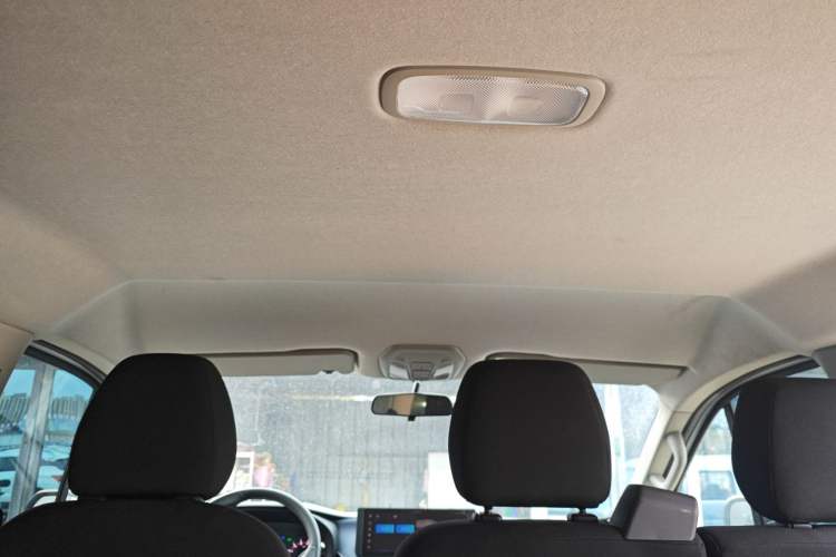 Used SAIC MAXUS Xintu V70 2023 2.0T Elite Edition Automatic Short Wheelbase Low Roof – 5/6 Seats Headliner