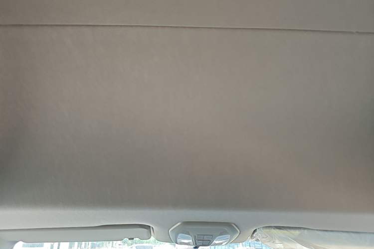 Used SAIC MAXUS Xintu V70 2023 2.0T Elite Edition Automatic Long Wheelbase Mid-Height 6/7 Seats Headliner