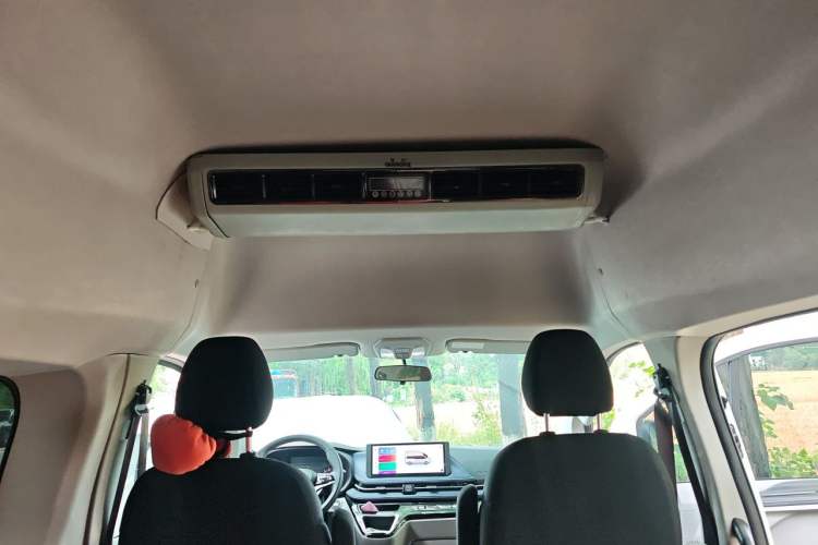 Used SAIC MAXUS Xintu V70 2023 2.0T Elite Edition Automatic Long Wheelbase Mid-Height 6/7 Seats Headliner