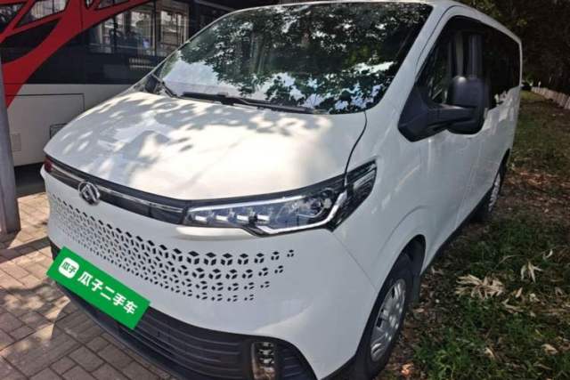 Used SAIC MAXUS Xintu V70 2023 2.0T Elite Edition Manual Transmission Short Wheelbase Low Roof 5/6 Seats (125 hp)