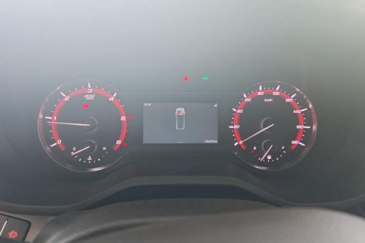 Used SAIC MAXUS Xintu V70 2023 2.0T Elite Edition Manual Transmission Short Wheelbase Low Roof 5/6 Seats (125 hp) Instrument Cluster