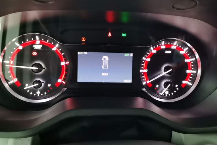Used SAIC MAXUS Xintu V70 2023 2.0T Elite Edition Manual Transmission Short Wheelbase Low Roof 5/6 Seats (125 hp) Instrument Cluster