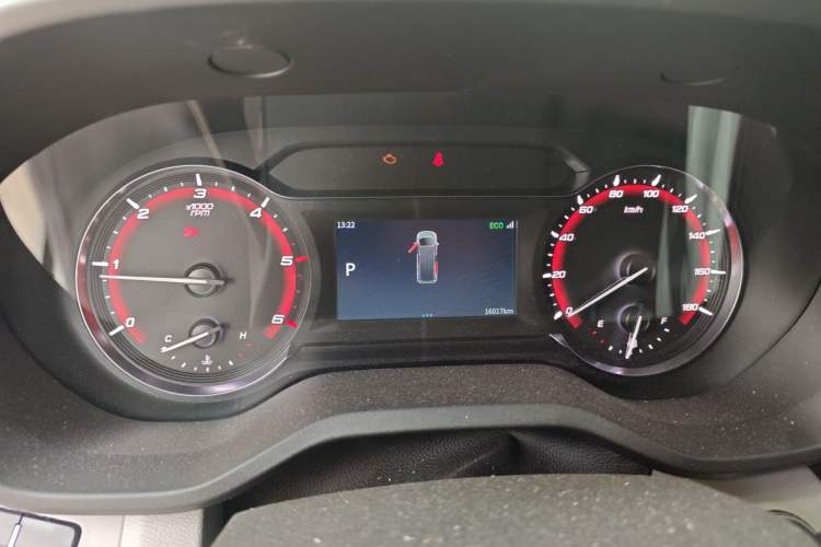 Used SAIC MAXUS Xintu V70 2023 2.0T Elite Edition Automatic Long Wheelbase Low Roof – 6/7 Seats Instrument Cluster