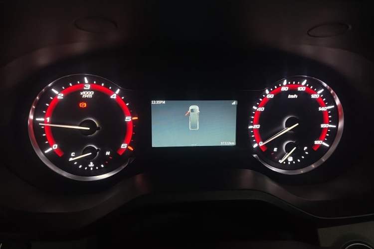 Used SAIC MAXUS Xintu V70 2023 2.0T Elite Edition Manual Transmission Short Wheelbase Low Roof 5/6 Seats (125 hp) Instrument Cluster