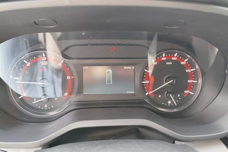 Used SAIC MAXUS Xintu V70 2023 2.0T Elite Edition Manual Transmission Short Wheelbase Low Roof 5/6 Seats (125 hp) Instrument Cluster