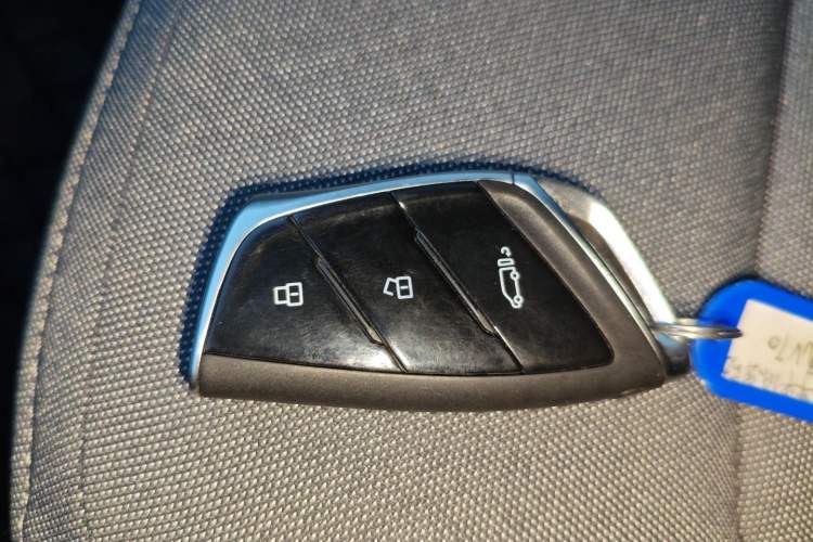 Used SAIC MAXUS Xintu V70 2023 2.0T Elite Edition Automatic Long Wheelbase Low Roof – 6/7 Seats Interior 1