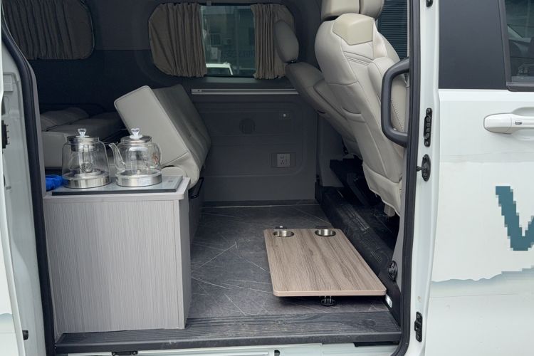 Used SAIC MAXUS Xintu V70 2023 2.0T Elite Edition Automatic Short Wheelbase Low Roof – 5/6 Seats Interior 4