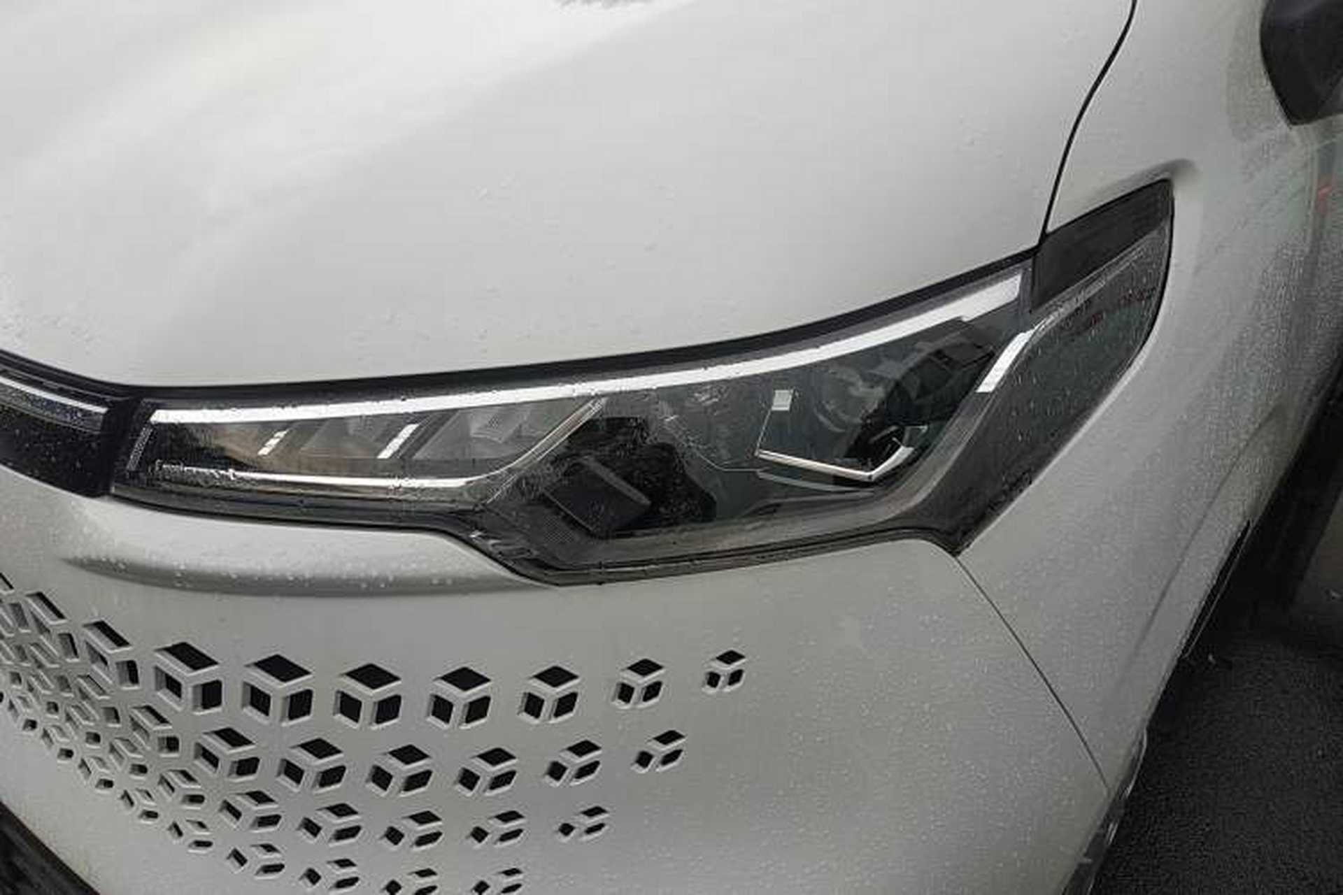 Used SAIC MAXUS Xintu V70 2023 2.0T Elite Edition Automatic Short Wheelbase Low Roof – 5/6 Seats Left Front Headlight