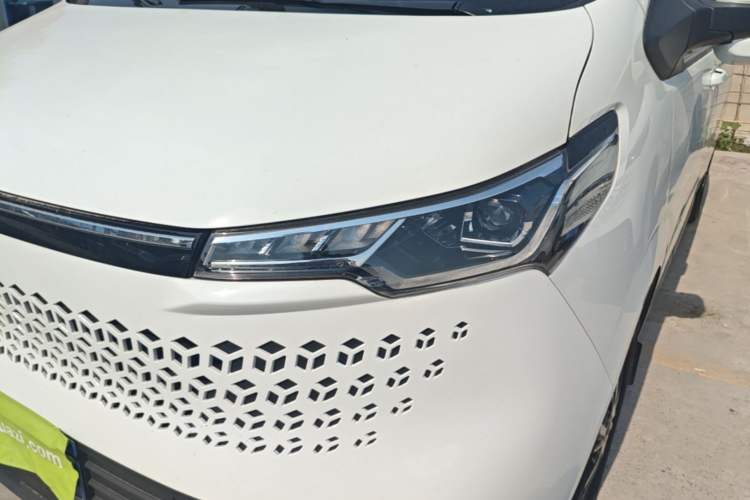 Used SAIC MAXUS Xintu V70 2023 2.0T Luxury Edition Automatic Long Wheelbase Mid-Roof 9-Seater Left Front Headlight