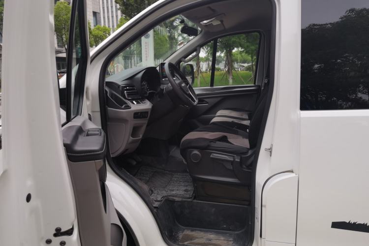 Used SAIC MAXUS Xintu V70 2023 2.0T Elite Edition Manual Transmission Short Wheelbase Low Roof 5/6 Seats (125 hp) Left Front Seat