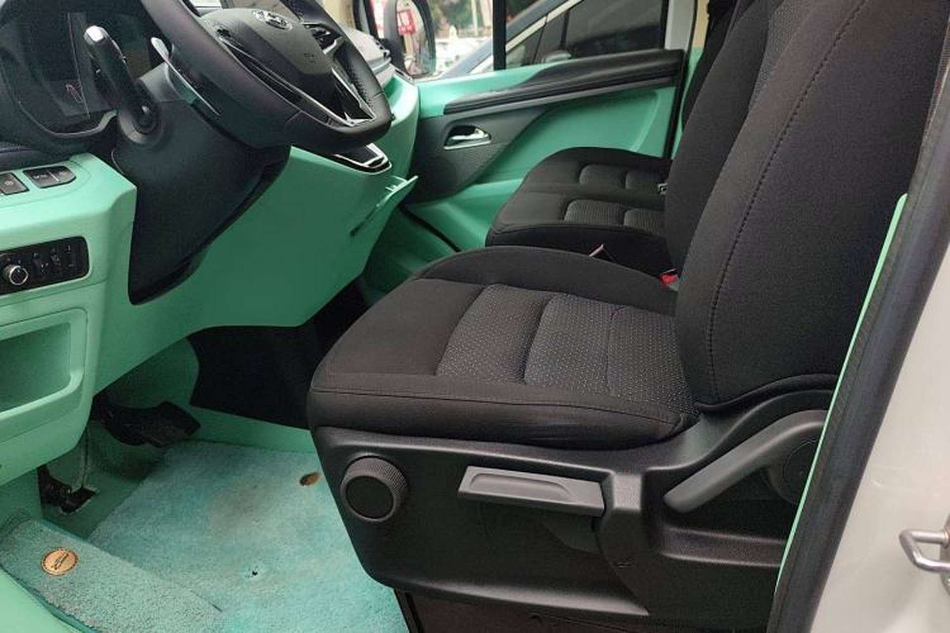 Used SAIC MAXUS Xintu V70 2023 2.0T Elite Edition Automatic Short Wheelbase Low Roof – 5/6 Seats Left Front Seat