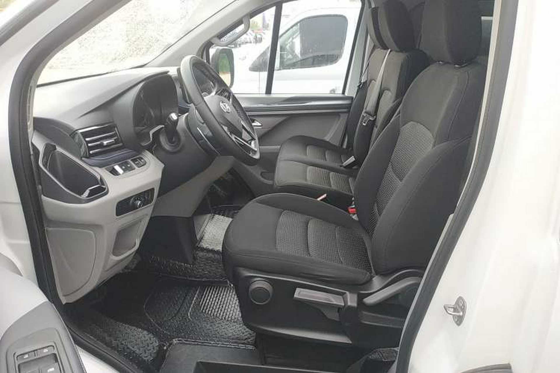Used SAIC MAXUS Xintu V70 2023 2.0T Elite Edition Automatic Short Wheelbase Low Roof – 5/6 Seats Left Front Seat