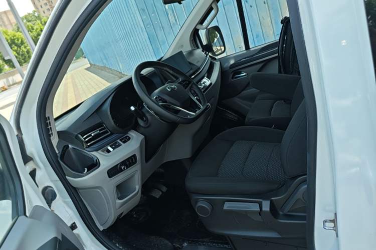 Used SAIC MAXUS Xintu V70 2023 2.0T Elite Edition Automatic Long Wheelbase Mid-Height 6/7 Seats Left Front Seat