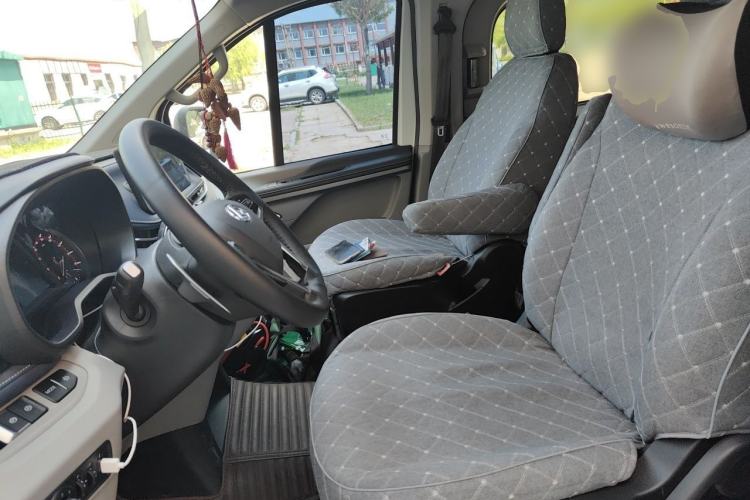 Used SAIC MAXUS Xintu V70 2023 2.0T Elite Edition Automatic Long Wheelbase Mid-Height 6/7 Seats Left Front Seat