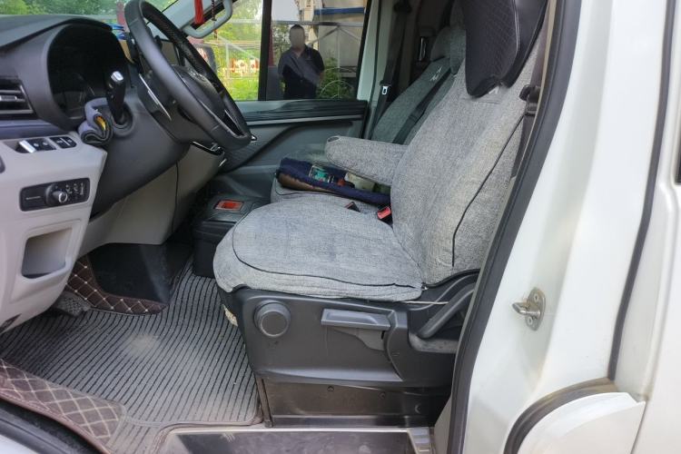 Used SAIC MAXUS Xintu V70 2023 2.0T Elite Edition Automatic Short Wheelbase Low Roof – 5/6 Seats Left Front Seat