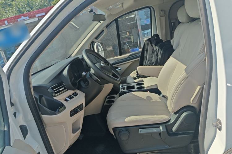 Used SAIC MAXUS Xintu V70 2023 2.0T Luxury Edition Automatic Long Wheelbase Mid-Roof 9-Seater Left Front Seat