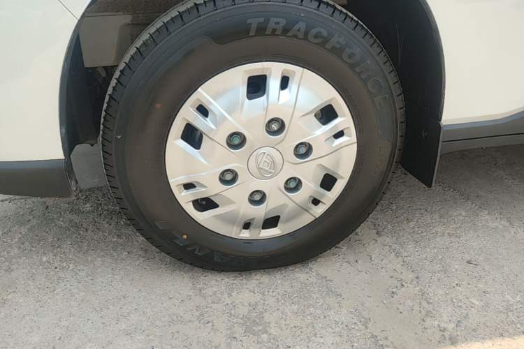 Used SAIC MAXUS Xintu V70 2023 2.0T Elite Edition Automatic Long Wheelbase Mid-Height 6/7 Seats Left Front Wheel Hub