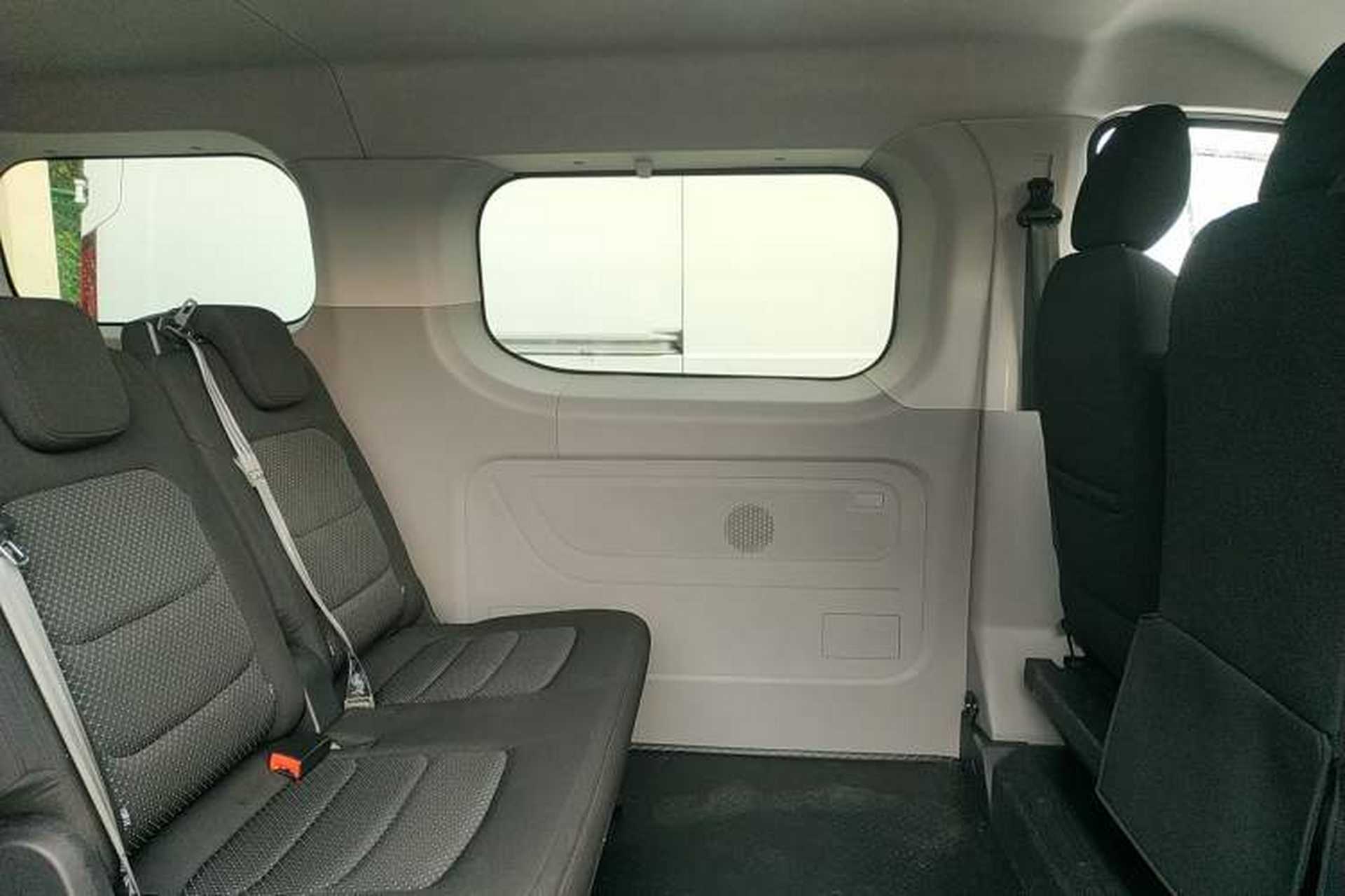 Used SAIC MAXUS Xintu V70 2023 2.0T Elite Edition Automatic Short Wheelbase Low Roof – 5/6 Seats Left Rear Door Interior