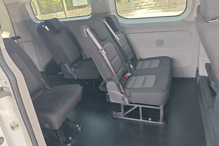 Used SAIC MAXUS Xintu V70 2023 2.0T Elite Edition Automatic Long Wheelbase Mid-Height 6/7 Seats Left Rear Seat