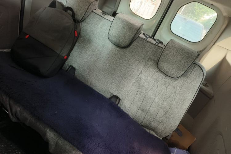 Used SAIC MAXUS Xintu V70 2023 2.0T Elite Edition Automatic Short Wheelbase Low Roof – 5/6 Seats Left Rear Seat