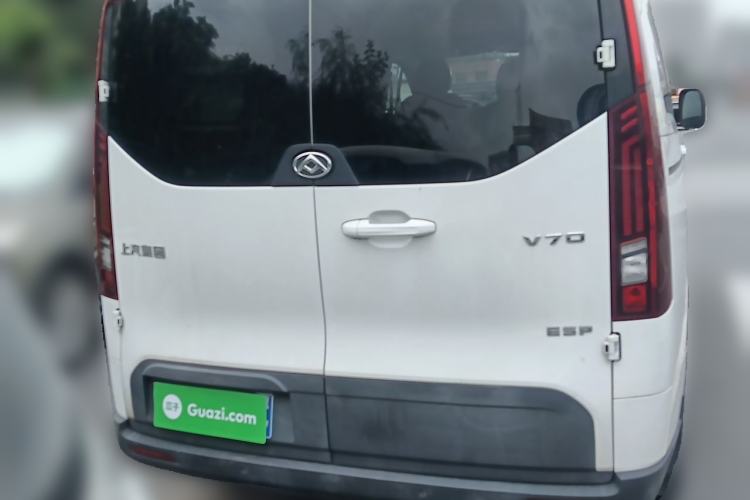 Used SAIC MAXUS Xintu V70 2023 2.0T Elite Edition Manual Transmission Short Wheelbase Low Roof 5/6 Seats (125 hp) Rear