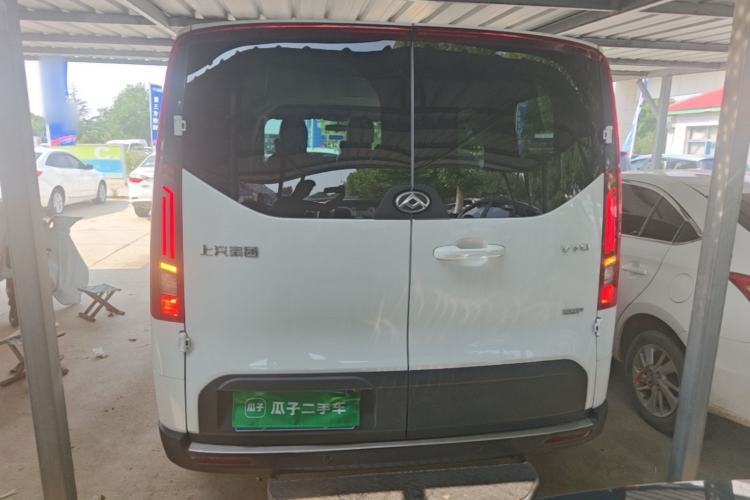 Used SAIC MAXUS Xintu V70 2023 2.0T Elite Edition Manual Transmission Short Wheelbase Low Roof 5/6 Seats (125 hp) Rear