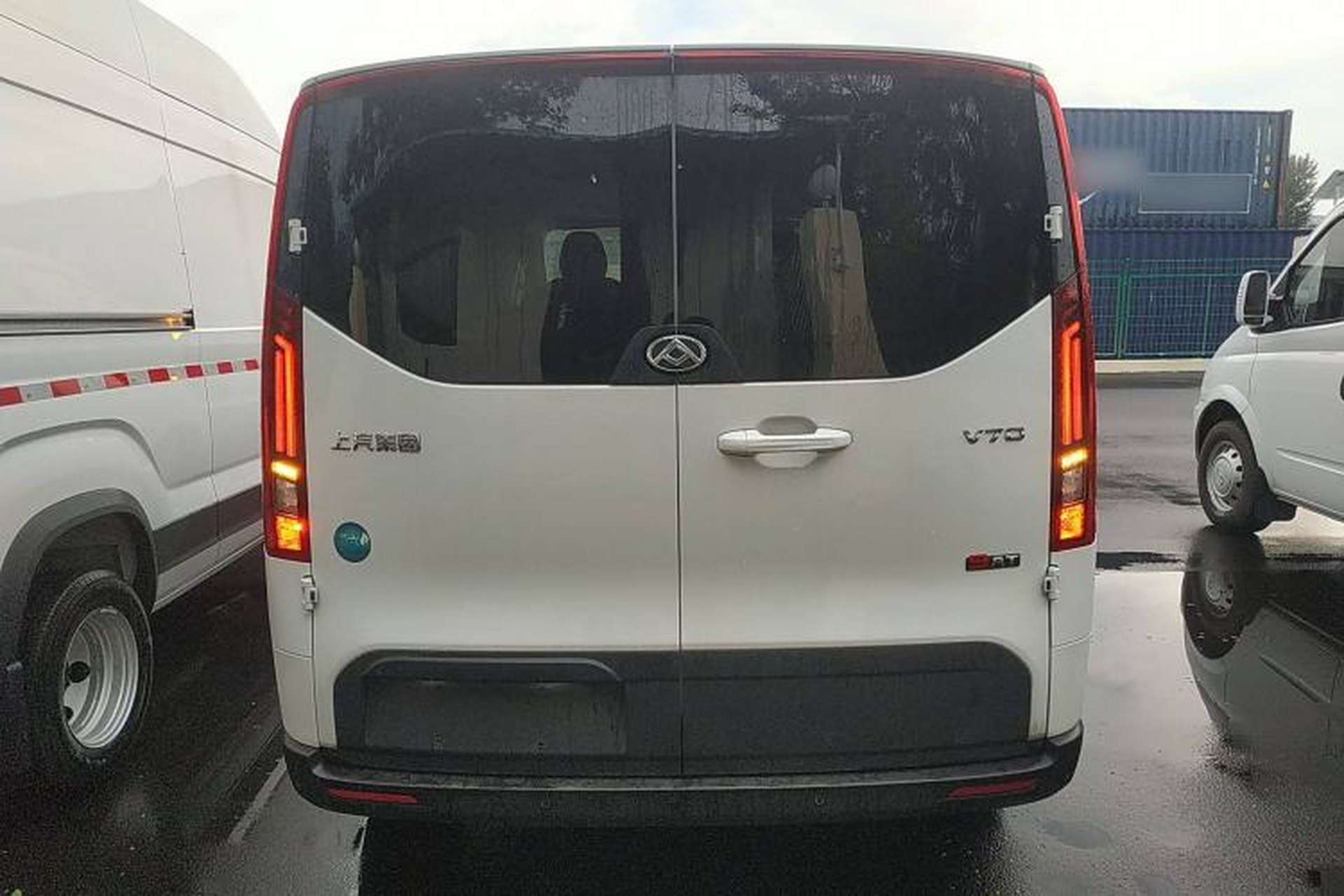 Used SAIC MAXUS Xintu V70 2023 2.0T Elite Edition Automatic Short Wheelbase Low Roof – 5/6 Seats Rear