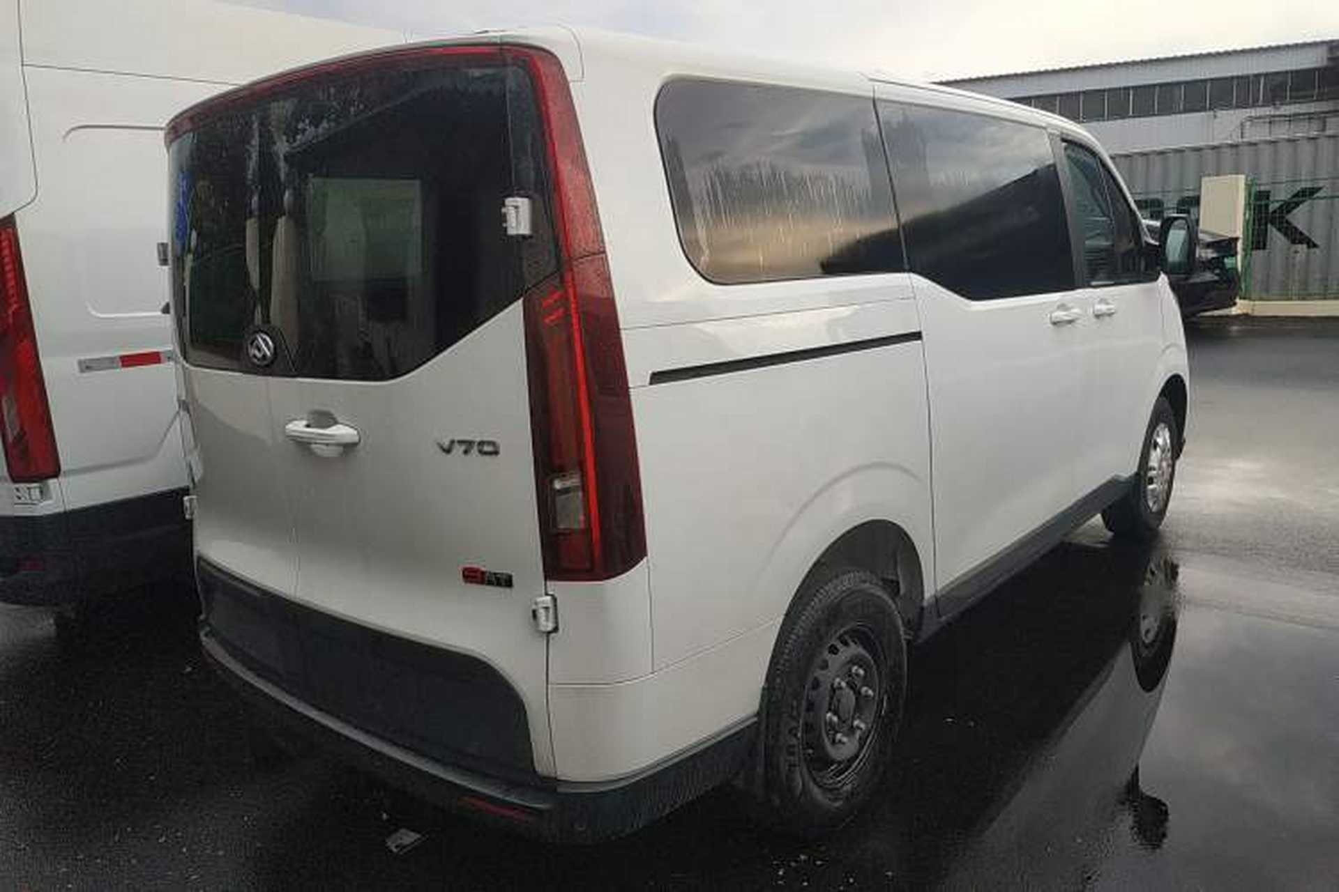 Used SAIC MAXUS Xintu V70 2023 2.0T Elite Edition Automatic Short Wheelbase Low Roof – 5/6 Seats Rear Right 45 Deg