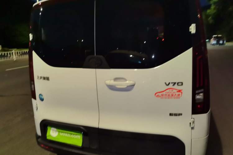 Used SAIC MAXUS Xintu V70 2023 2.0T Elite Edition Manual Transmission Short Wheelbase Low Roof 5/6 Seats (125 hp) Rear