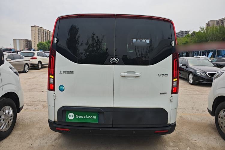 Used SAIC MAXUS Xintu V70 2023 2.0T Elite Edition Manual Transmission Short Wheelbase Low Roof 5/6 Seats (125 hp) Rear