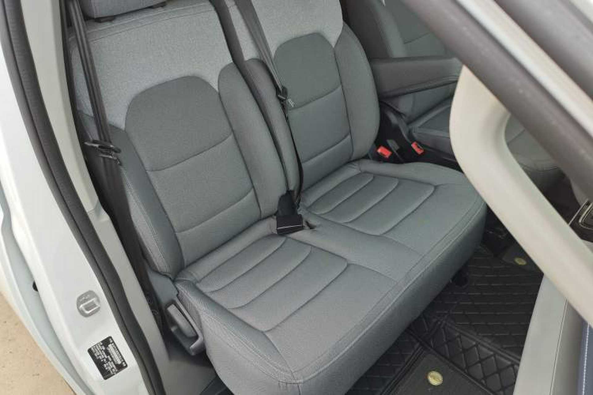 Used SAIC MAXUS Xintu V70 2023 2.0T Elite Edition Automatic Long Wheelbase Low Roof – 6/7 Seats Right Front Seat