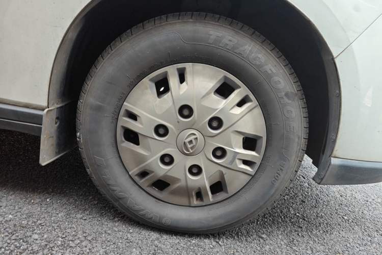 Used SAIC MAXUS Xintu V70 2023 2.0T Elite Edition Automatic Short Wheelbase Low Roof – 5/6 Seats Right Front Wheel Hub